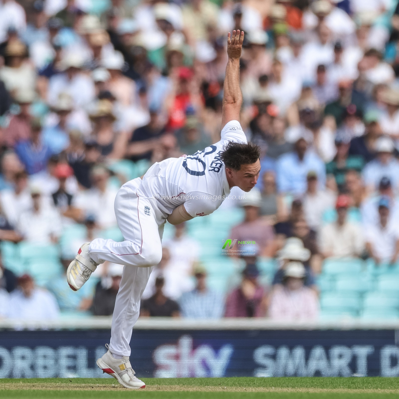 Sonny Baker of England delivers the ball during the 2nd Rothesay Test Match Day 2 match England vs New Zealand at The Kia Oval, London, United Kingdom on 18 June 2026

(Photo by Mark Cosgrove/News Images)