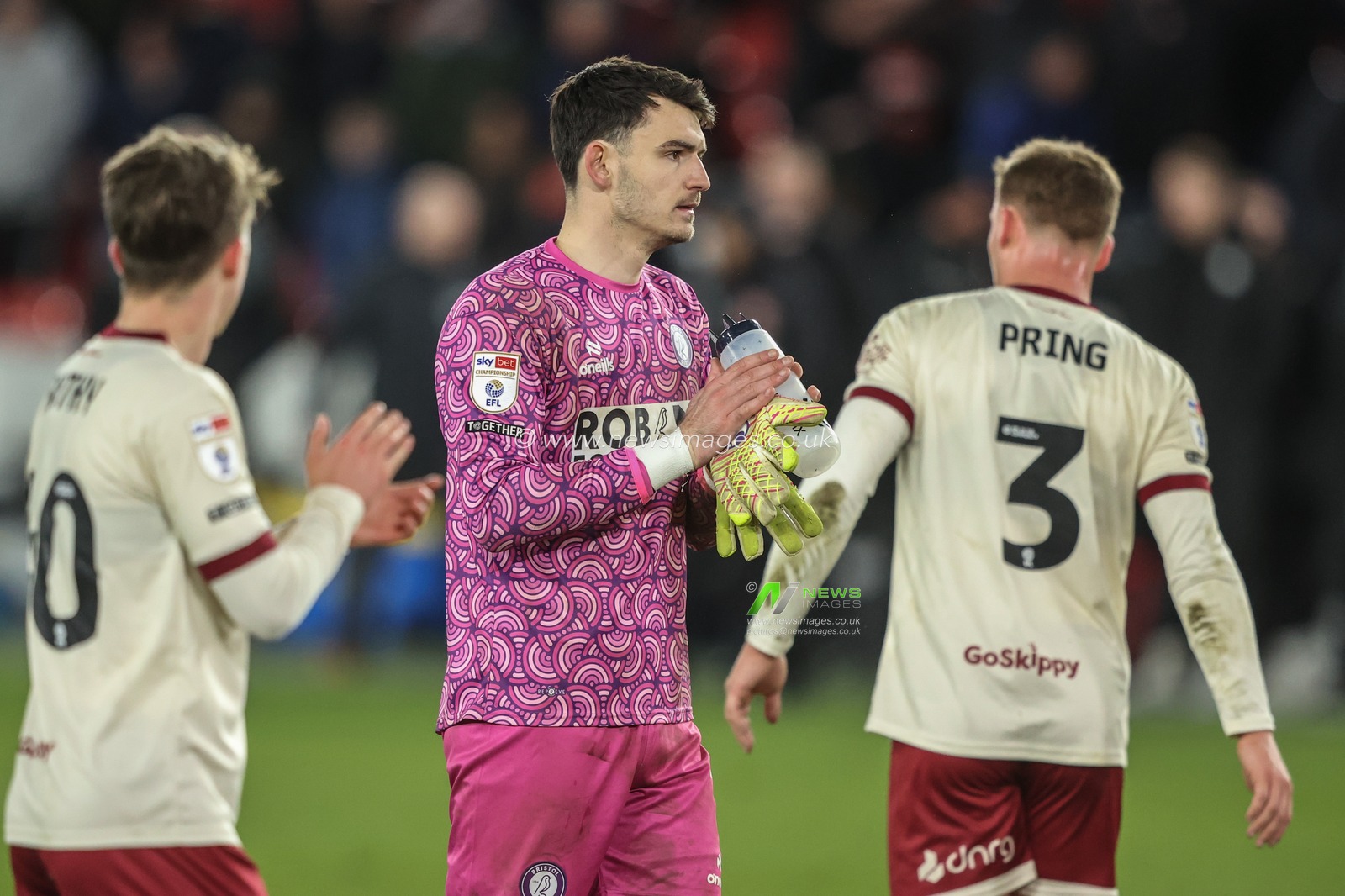 Max O'Leary of Bristol City applauds the fans after the game during the Sky Bet Championship match Sheffield United vs Bristol City at Bramall Lane, Sheffield, United Kingdom, 11th March 2025

(Photo by Alfie Cosgrove/News Images)