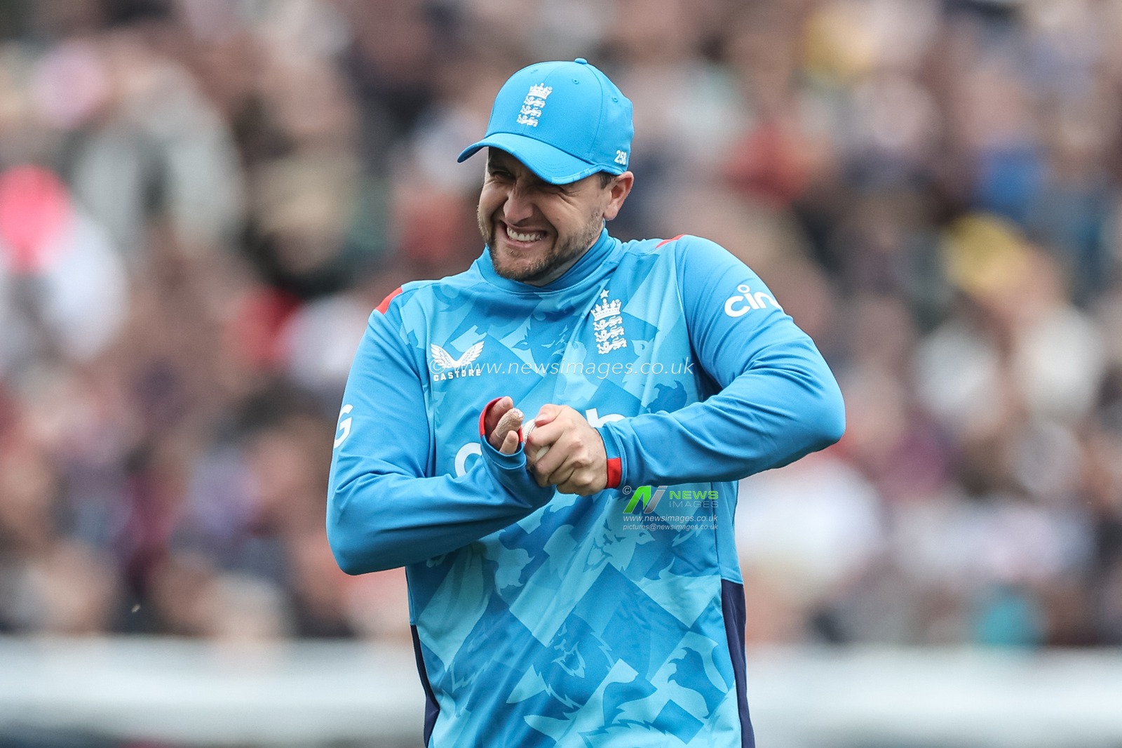 Liam Livingstone of England polishes the ball during the Third Metro Bank One Day International match England vs Australia at The Seat Unique Riverside, Chester-le-street, United Kingdom, 24th September 2024

(Photo by Mark Cosgrove/News Images)