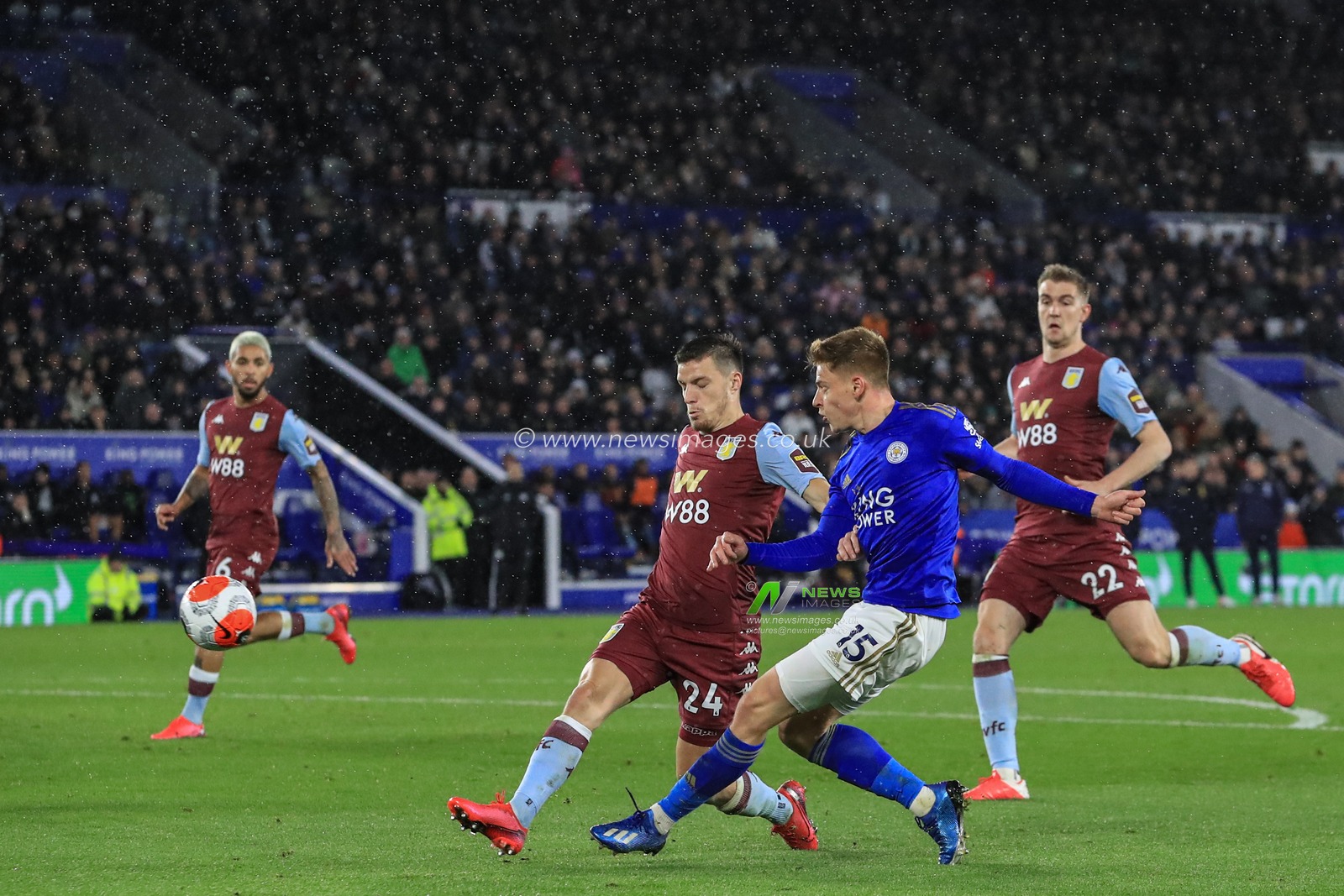 9th March 2020, King Power Stadium, Leicester, England; Premier League, Leicester City v Aston Villa : Harvey Barnes (15) of Leicester City crosses the ball deep into the area