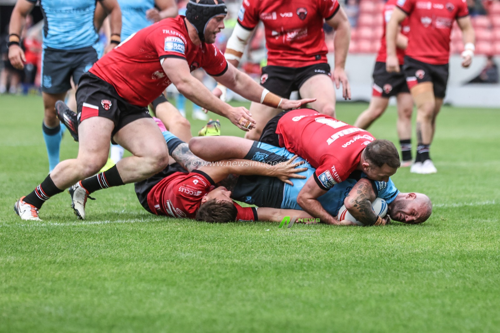 Zak Hardaker of Hull FC goes over for a try during the Betfred Super League round 15 match Salford Red Devils vs Hull FC at Salford Community Stadium, Eccles, United Kingdom, 22nd June 2025

(Photo by Alfie Cosgrove/News Images)
