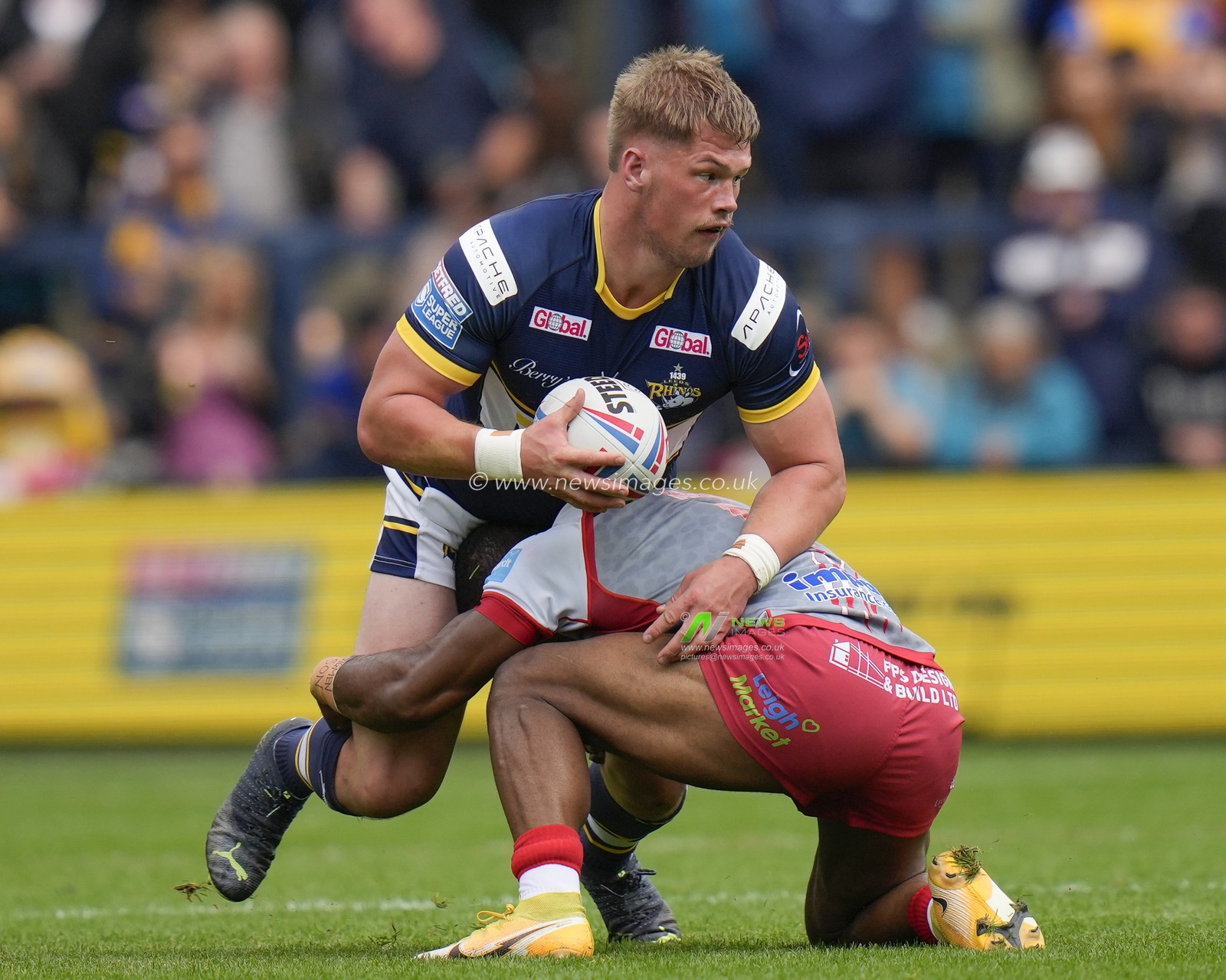 Edwin Ipape #9 of Leigh Leopards tackles Tom Holroyd #18 of Leeds Rhinos during the Betfred Super League Round 21 match Leeds Rhinos vs Leigh Leopards at Headingley Stadium, Leeds, United Kingdom, 6th August 2023

(Photo by Steve Flynn/News Images)