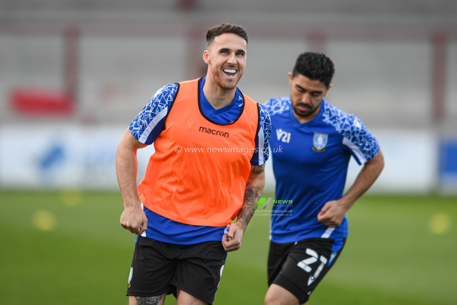Lee Gregory #9 of Sheffield Wednesday warming up before the game