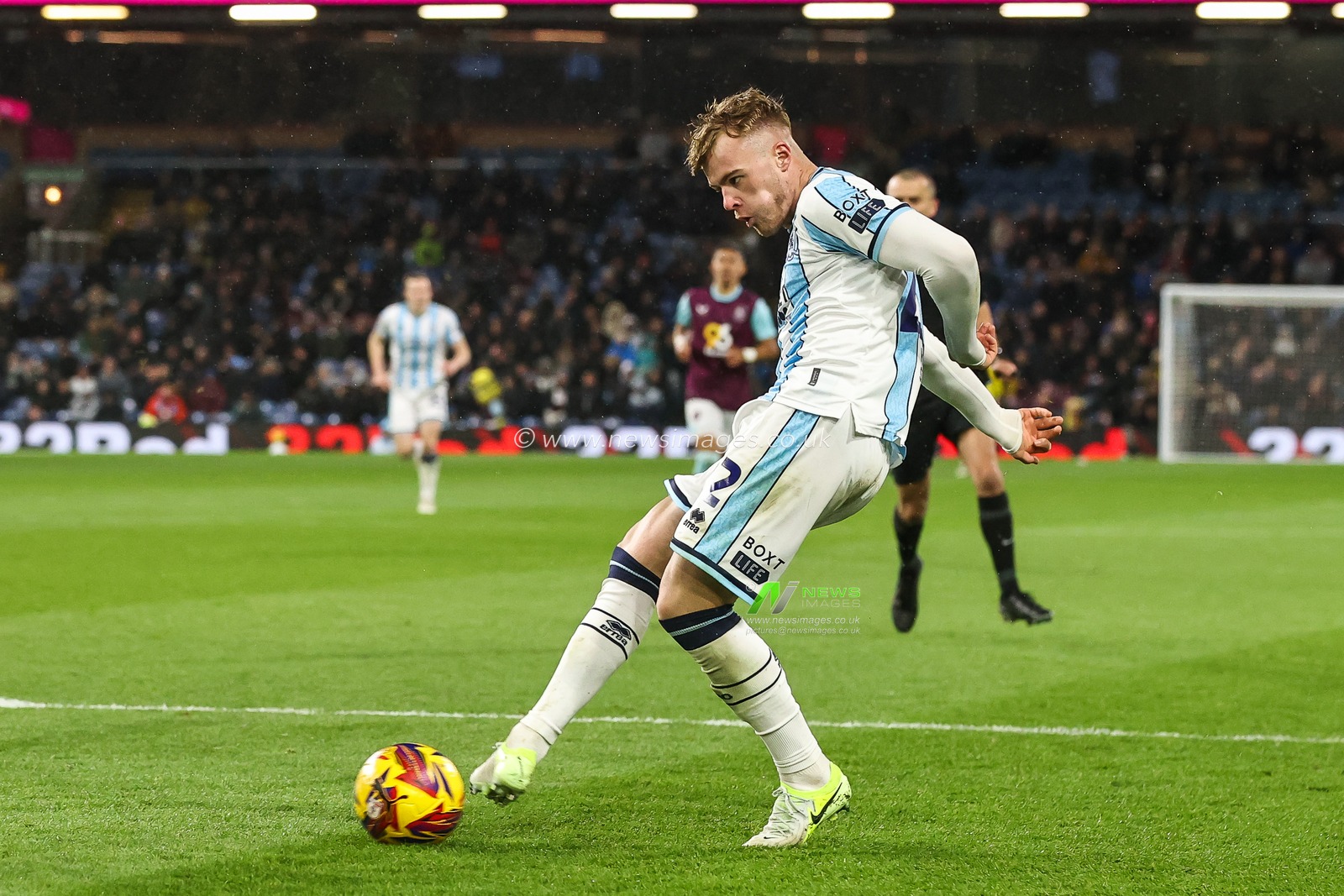 Tommy Conway of Middlesbrough shoots on goal during the Sky Bet Championship match Burnley vs Middlesbrough at Turf Moor, Burnley, United Kingdom, 6th December 2024

(Photo by Alfie Cosgrove/News Images)