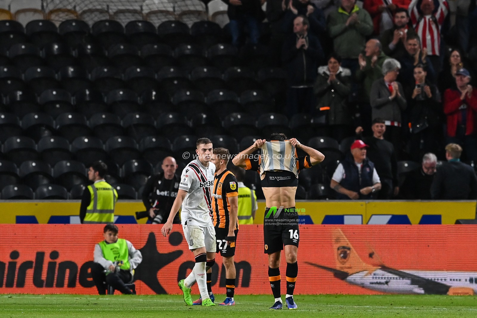 Ryan Longman #16 of Hull City is dejected at the end of the Sky Bet Championship match Hull City vs Stoke City at MKM Stadium, Hull, United Kingdom, 13th September 2022

(Photo by Craig Thomas/News Images)
