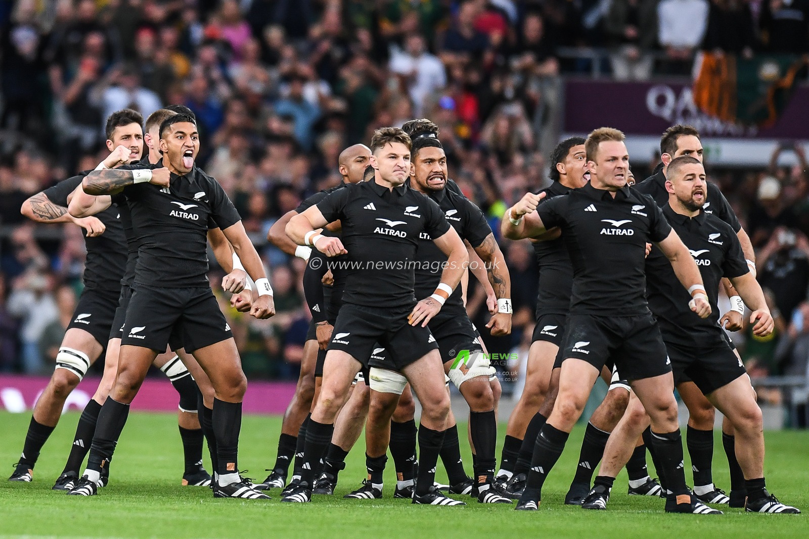 New Zealand perform the Haka ahead of the International match South Africa vs New Zealand at Twickenham Stadium, Twickenham, United Kingdom, 25th August 2023

(Photo by Mike Jones/News Images)