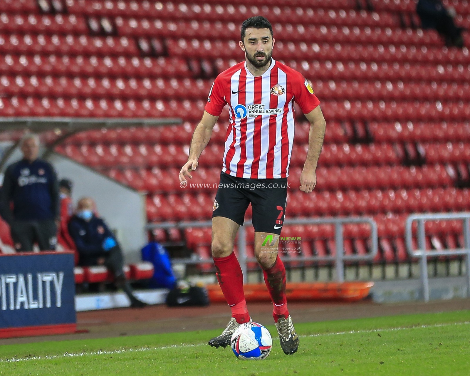Conor McLaughlin #2 of Sunderland in possession of the ball
