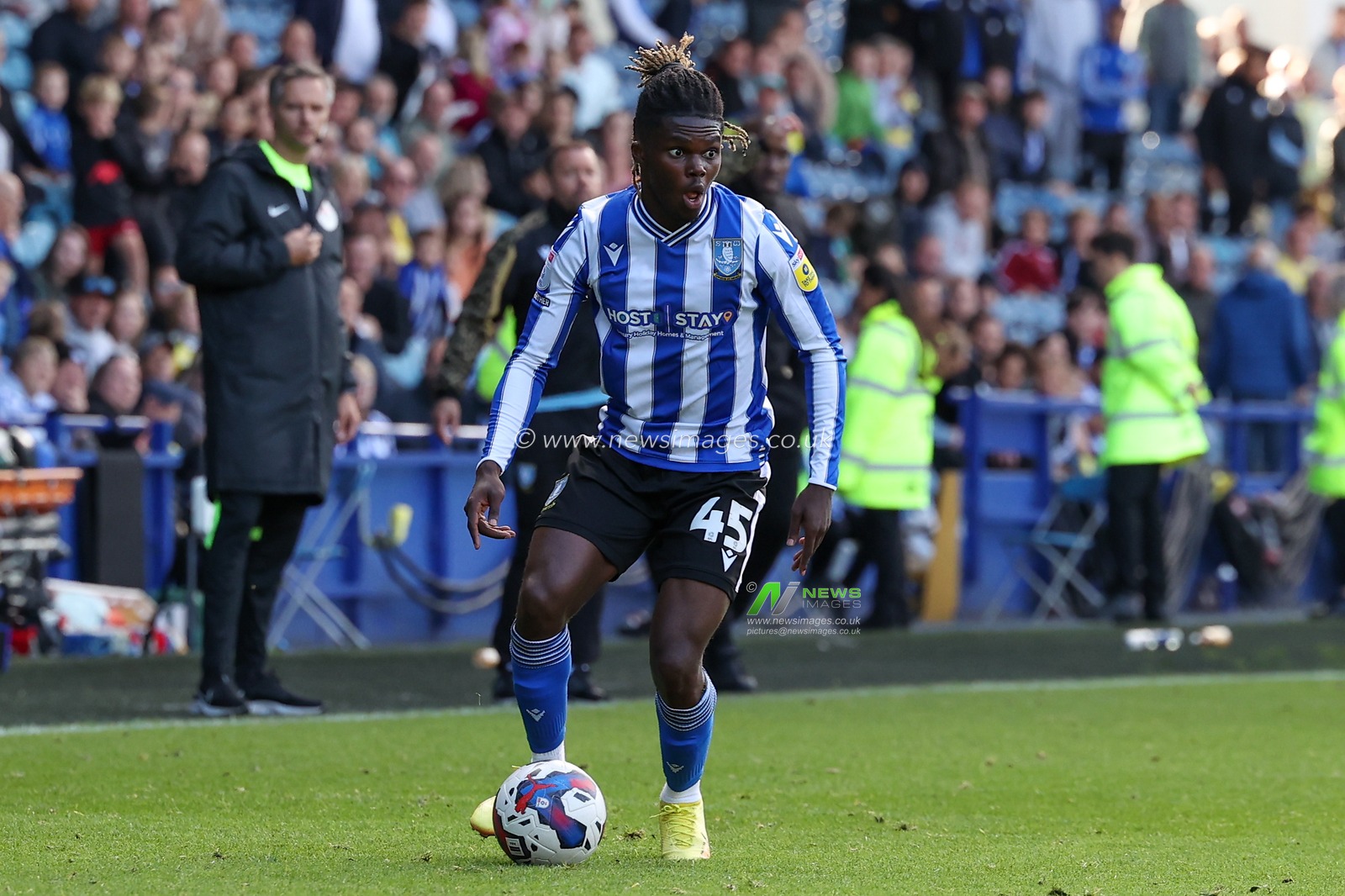 Alex Mighten #45 of Sheffield Wednesday dribbles the ball during the Sky Bet League 1 match Sheffield Wednesday vs Ipswich Town at Hillsborough, Sheffield, United Kingdom, 17th September 2022

(Photo by Simon Bissett/News Images)