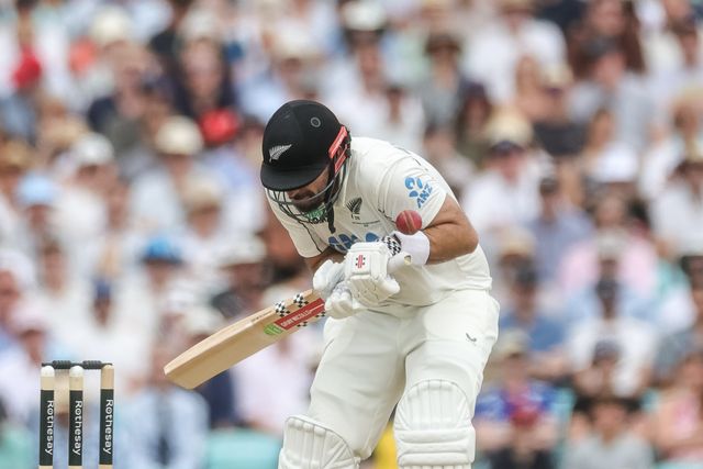 Daryl Mitchell of New Zealand is hit with a ball off Jofra Archer of England during the 2nd Rothesay Test Match Day 4 match England vs New Zealand at The Kia Oval, London, United Kingdom on 20 June 2026

(Photo by Mark Cosgrove/News Images)