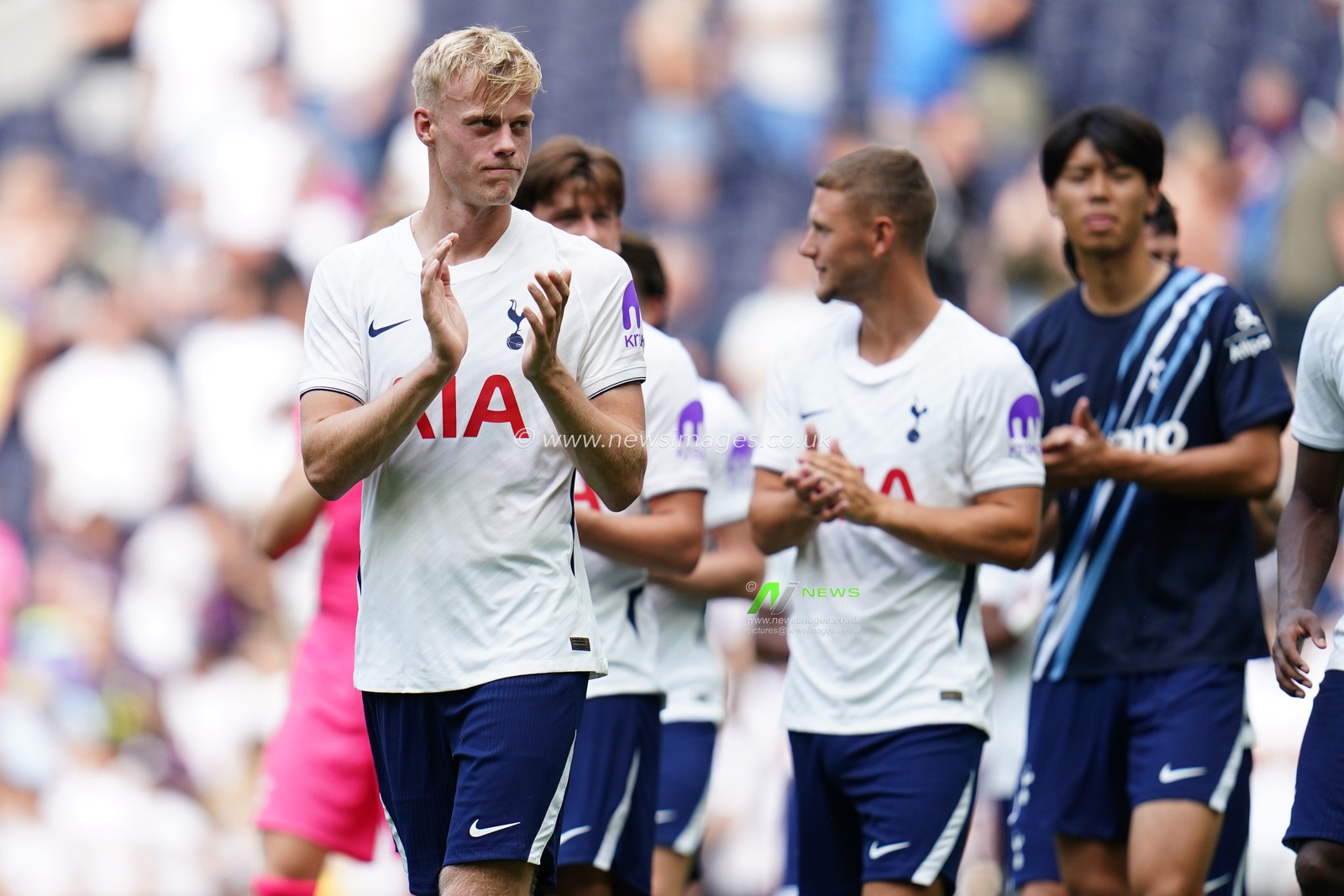 Jan Van Hecke of Tottenham Hotspur at full time during the pre-season friendly match Tottenham Hotspur vs Hoffenheim at Tottenham Hotspur Stadium, London, United Kingdom on 15 August 2026

(Photo by Harvey Murphy/News Images)