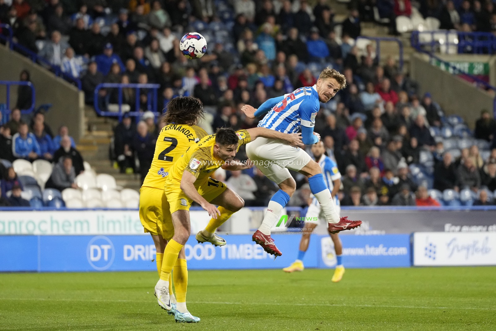 Danny Ward #25 of Huddersfield Town flicks a header during the Sky Bet Championship match Huddersfield Town vs Preston North End at John Smith's Stadium, Huddersfield, United Kingdom, 18th October 2022

(Photo by Steve Flynn/News Images)