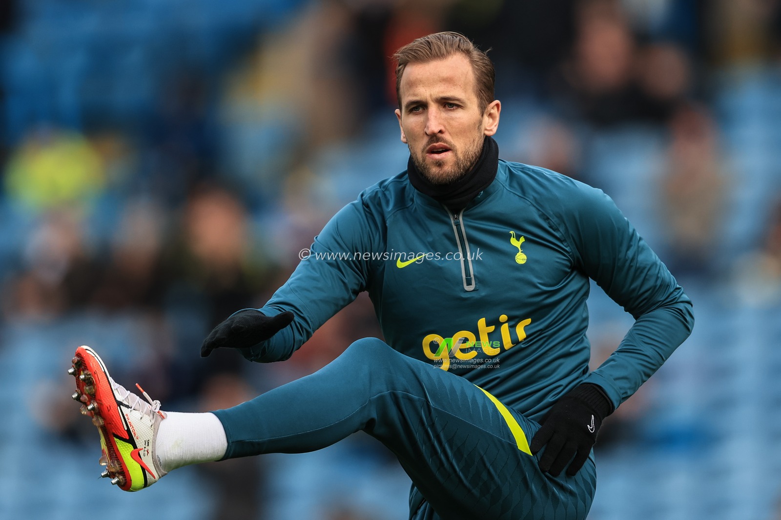 Harry Kane #10 of Tottenham Hotspur during the pre-game warmup