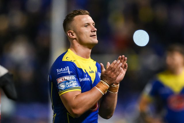 Josh Drinkwater of Warrington Wolves applauds the fans at the end of the Betfred Super League play-off Eliminator 2 Warrington Wolves v St Helens at Halliwell Jones Stadium, Warrington, United Kingdom, 28th September 2024

(Photo by Craig Thomas/News Images)