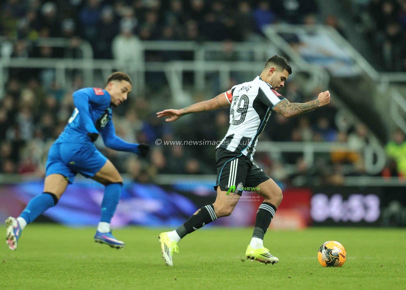 Bruno Guimaraes of Newcastle United in action during the Emirates FA Cup Third Round match Newcastle United vs Bournemouth at St. James's Park, Newcastle, United Kingdom, 10th January 2026

(Photo by Richard Bierton/News Images)