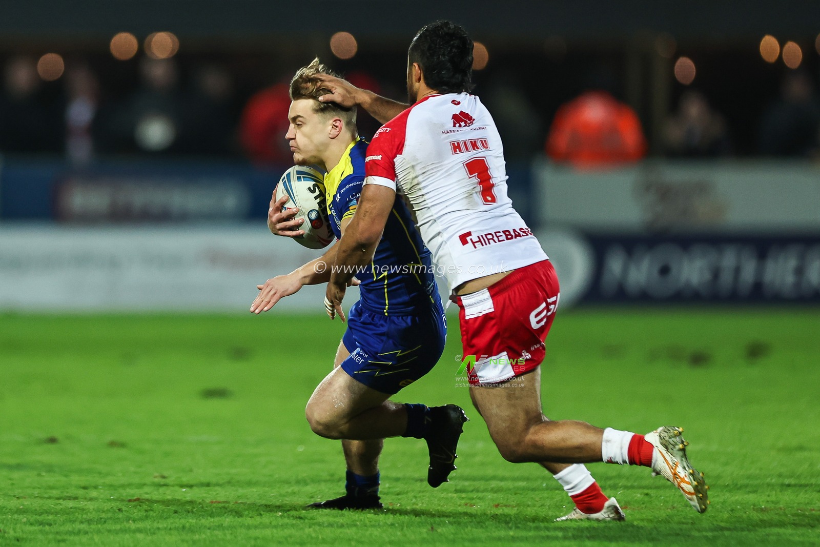 Leon Hayes of Warrington Wolves is tackled by Peta Hiku of Hull KR during the Betfred Super League Round 4 match Hull KR vs Warrington Wolves at Sewell Group Craven Park, Kingston upon Hull, United Kingdom, 7th March 2024

(Photo by Mark Cosgrove/News Images)