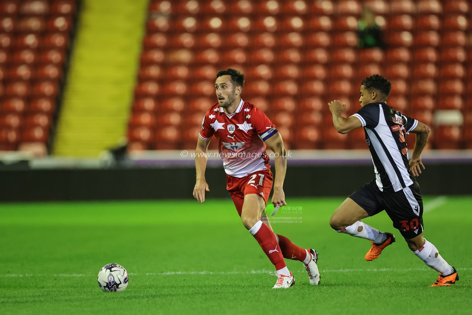 Conor McCarthy #21 of Barnsley breaks with the ball during the EFL Trophy match Barnsley vs Grimsby Town at Oakwell, Barnsley, United Kingdom, 5th September 2023

(Photo by Mark Cosgrove/News Images)