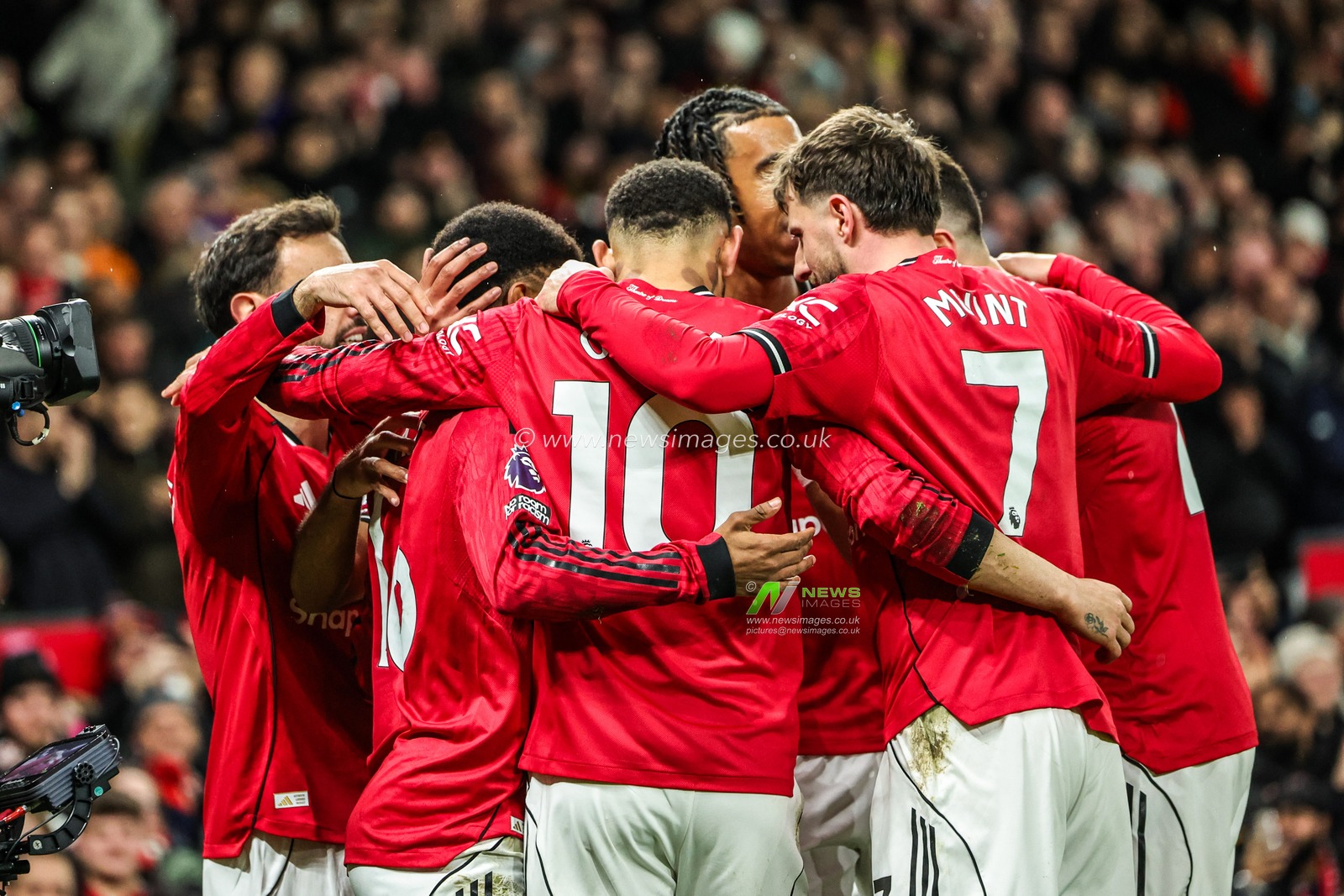 Amad Diallo of Manchester Untied celebrates his goal to make it 1-0 during the Premier League match Manchester United vs Bournemouth at Old Trafford, Manchester, United Kingdom, 15th December 2025

(Photo by Mark Cosgrove/News Images)

*** GER AUT SUI OUT ***
