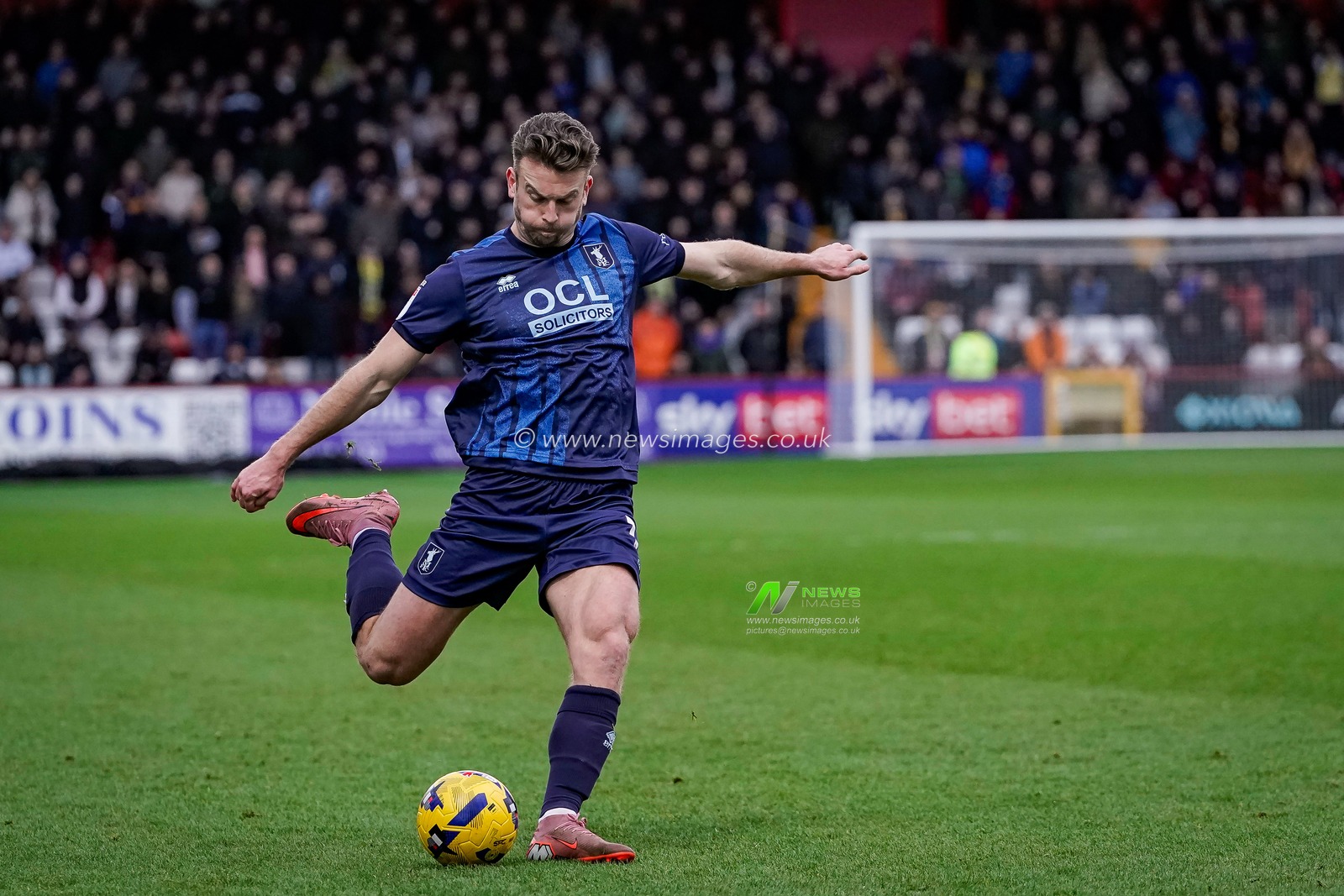 Rhys Oates of Mansfield Town crosses the ball during the Sky Bet League 1 match Stevenage vs Mansfield Town at Lamex Stadium, Stevenage, United Kingdom, 24th January 2026

(Photo by Maynard Manyowa/News Images)