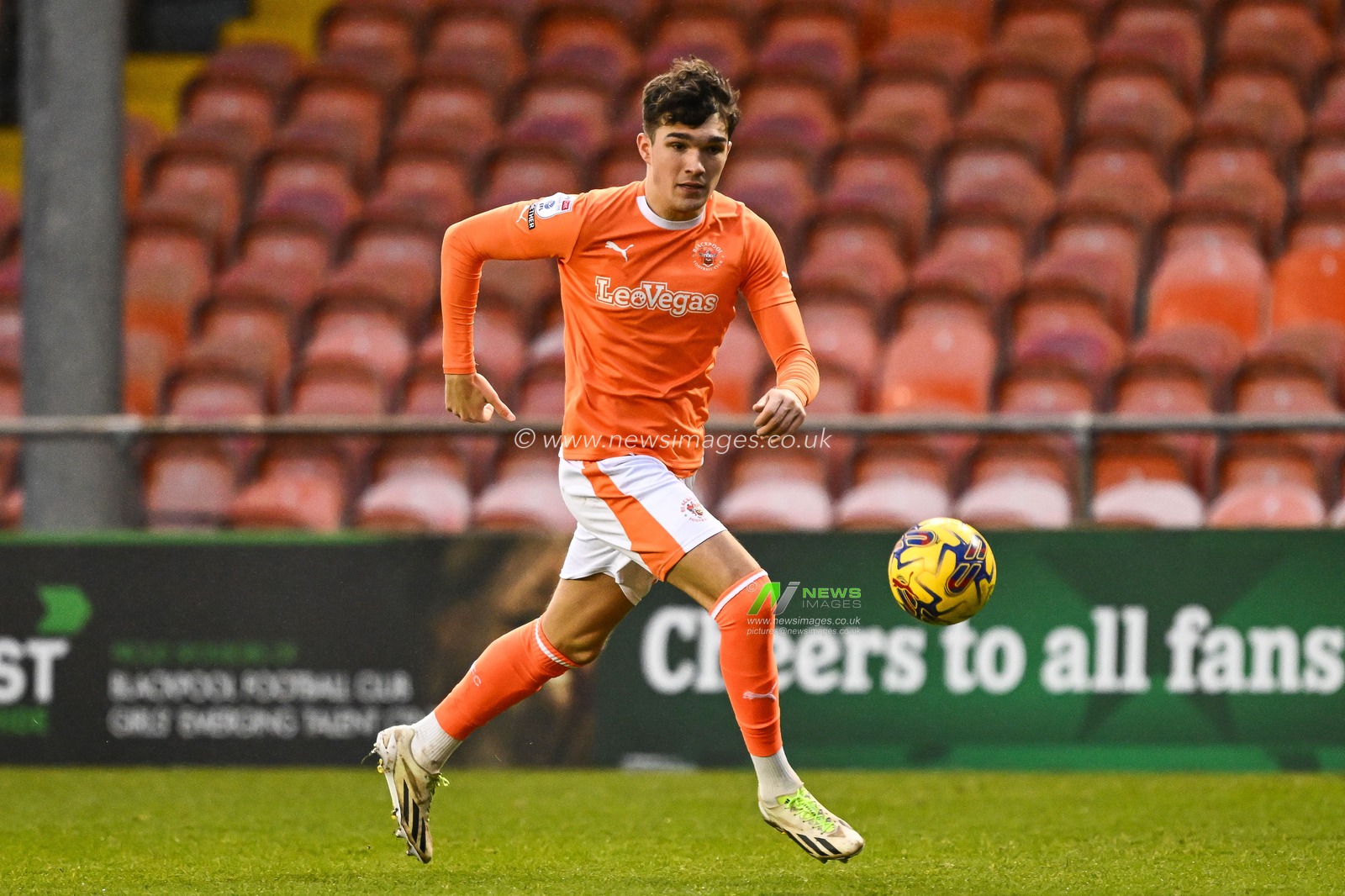 Kyle Joseph of Blackpool makes a break with the ball during the Sky Bet League 1 match Blackpool vs Exeter City at Bloomfield Road, Blackpool, United Kingdom, 13th January 2024

(Photo by Craig Thomas/News Images)