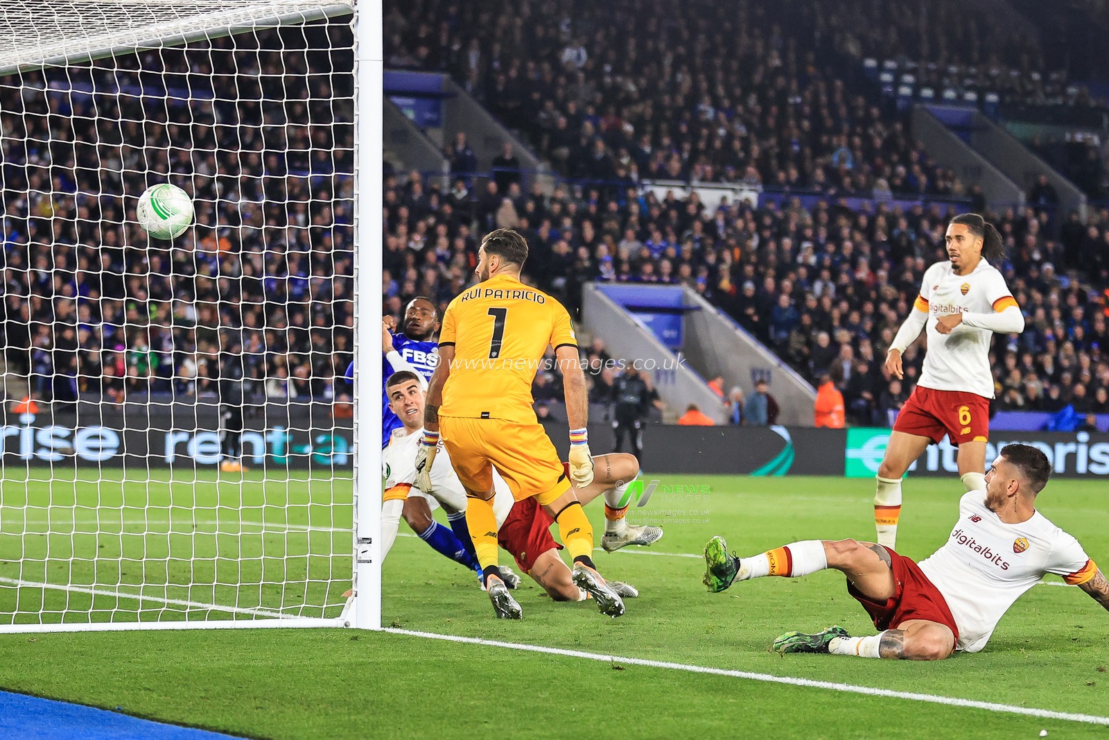 Ademola Lookman #37 of Leicester City scores to make it 1-1