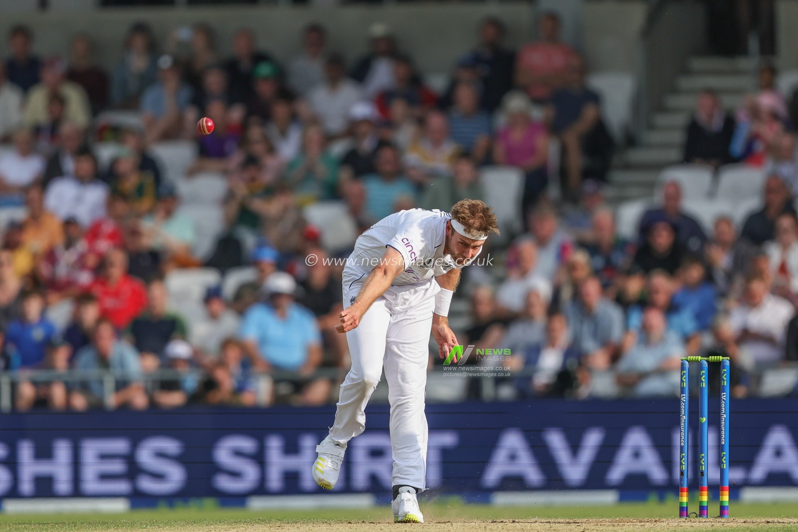 Stuart Broad of England delivers the ball during the LV= Insurance Ashes Third Test Series Day 3 England v Australia at Headingley Stadium, Leeds, United Kingdom, 8th July 2023

(Photo by Mark Cosgrove/News Images)