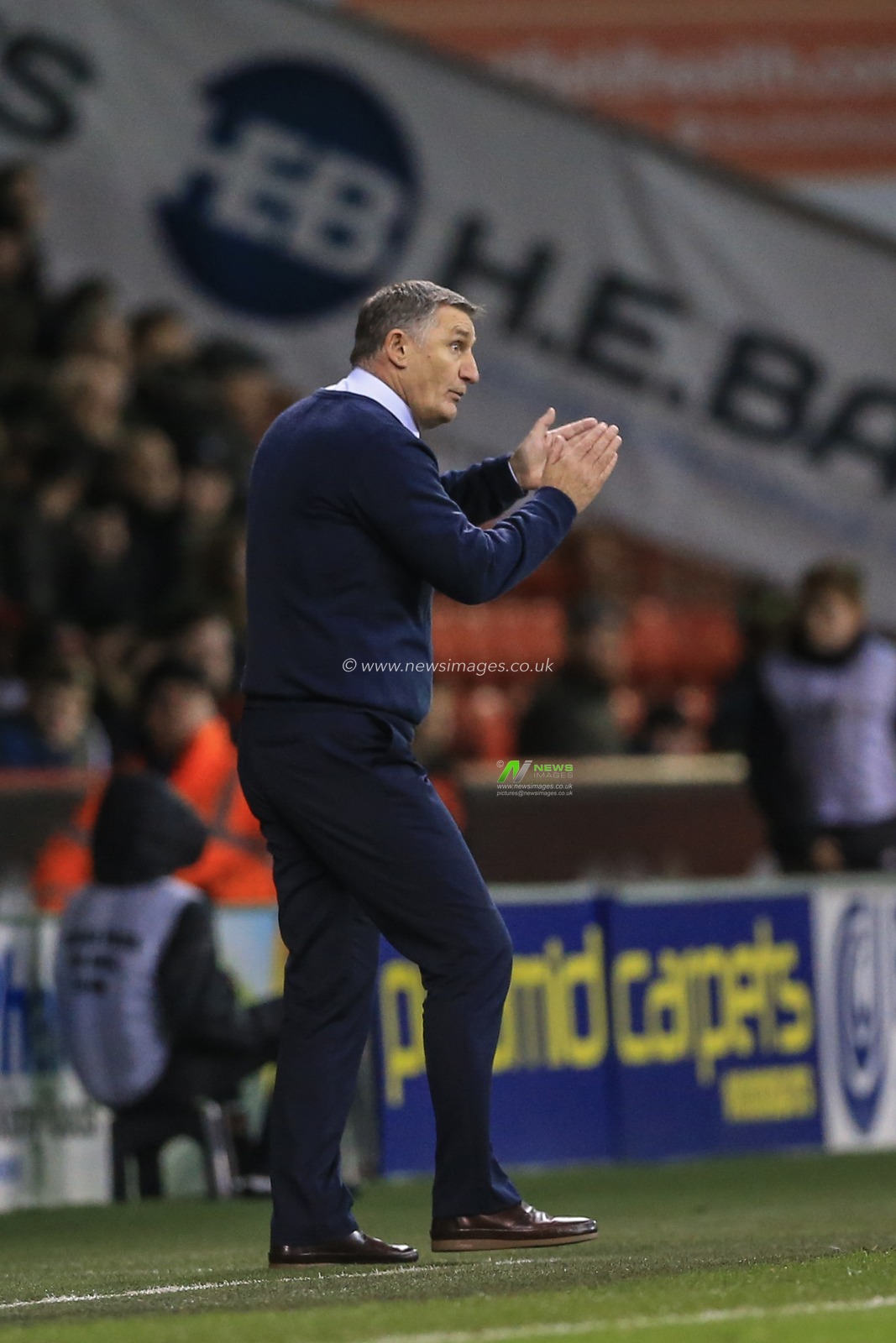 29th December 2018, Bramall Lane, Sheffield, England; Sky Bet Championship, Sheffield United vs Blackburn ; Tony Mowbray manager of Blackburn applauds his side as the apply pressure to a ten man Sheffield United 


Credit: Mark Cosgrove/News Images

English Football League images are subject to DataCo Licence