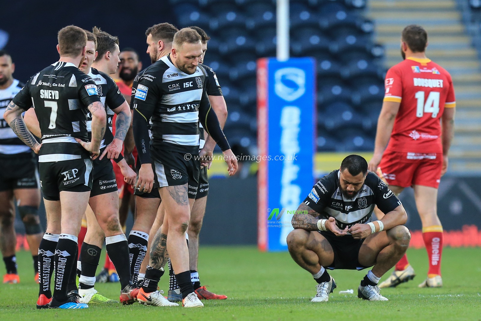 1st March 2020, KCOM Stadium, Hull, England; Betfred Super League, Hull FC v Catalans Dragons : Hull FC players dissapointed after being beaten in the final minutes