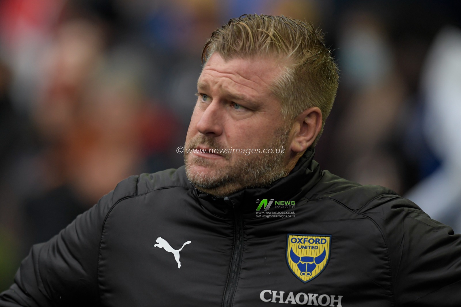 Karl Robinson manager of Oxford United in action