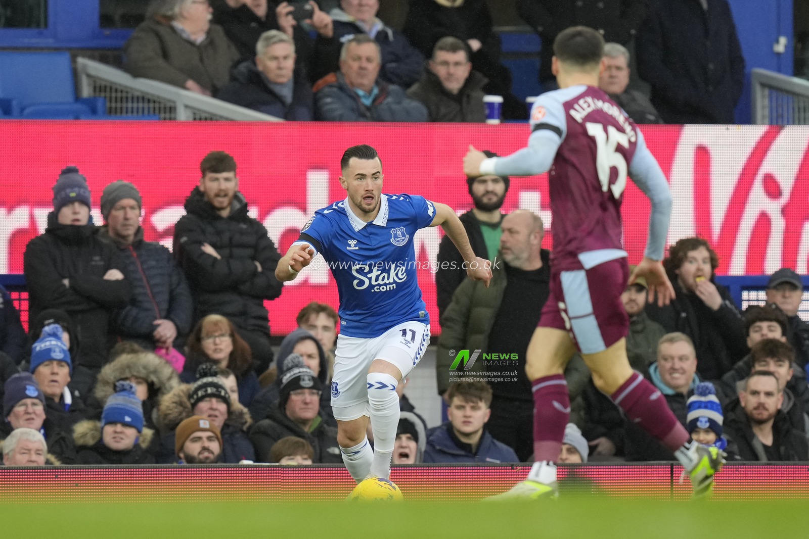 Jack Harrison of Everton runs at the Aston Villa defence during the Premier League match Everton vs Aston Villa at Goodison Park, Liverpool, United Kingdom, 14th January 2024

(Photo by Steve Flynn/News Images)