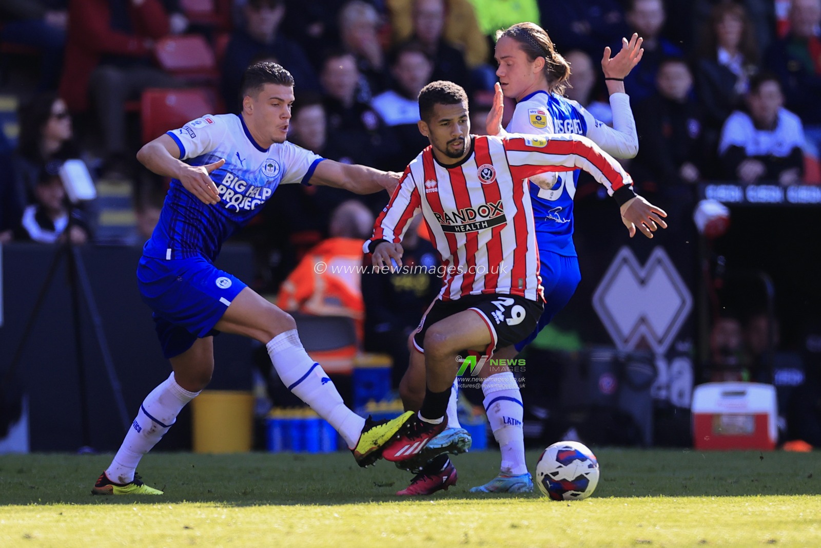 Illiman Ndiaye #29 of Sheffield United turns past Charlie Hughes #32 of Wigan Athletic during the Sky Bet Championship match Sheffield United vs Wigan Athletic at Bramall Lane, Sheffield, United Kingdom, 7th April 2023

(Photo by Conor Molloy/News Images)