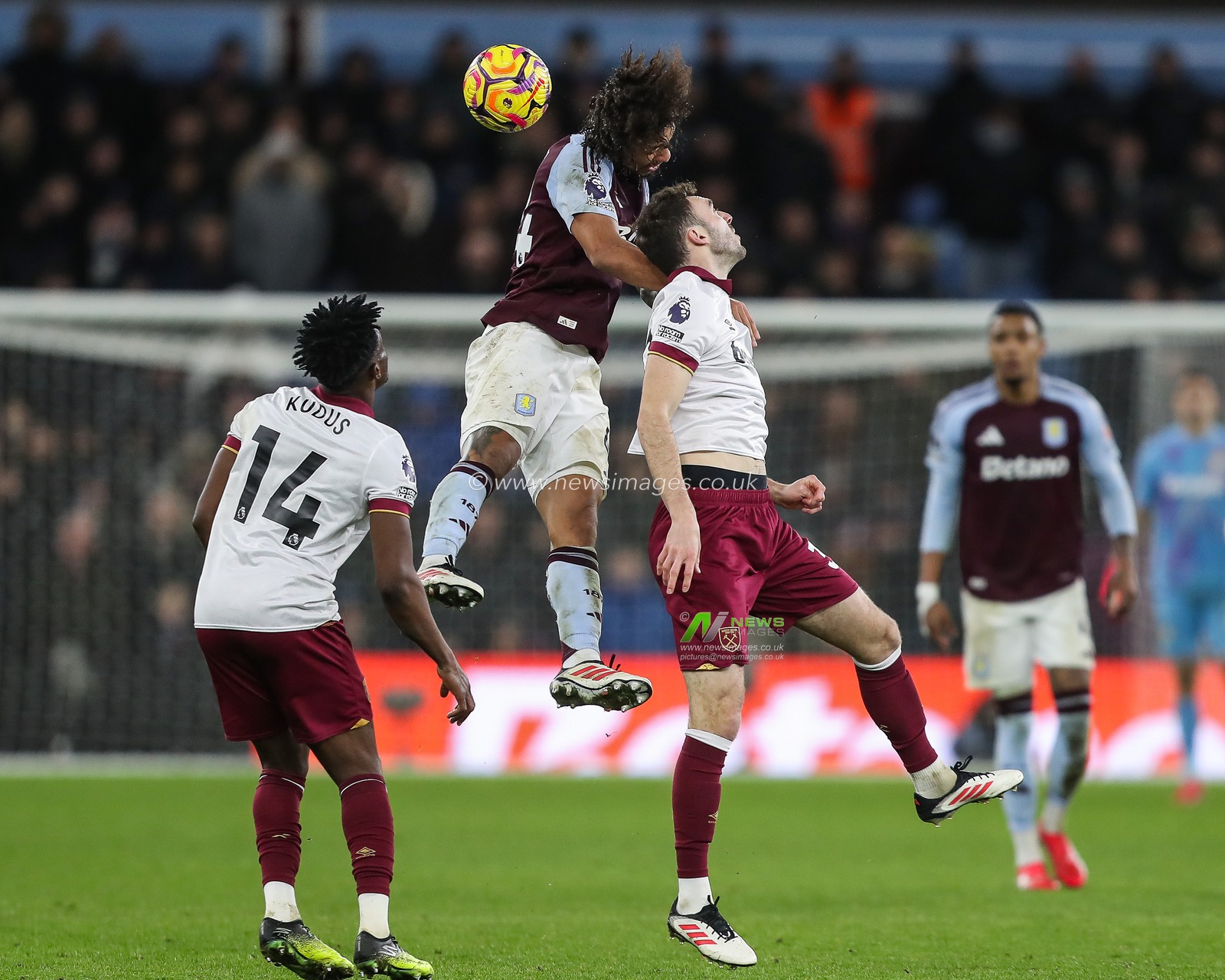 Boubacar Kamara of Aston Villa wins the header over Andy Irving of West Ham United during the Premier League match Aston Villa vs West Ham United at Villa Park, Birmingham, United Kingdom, 26th January 2025

(Photo by Gareth Evans/News Images)