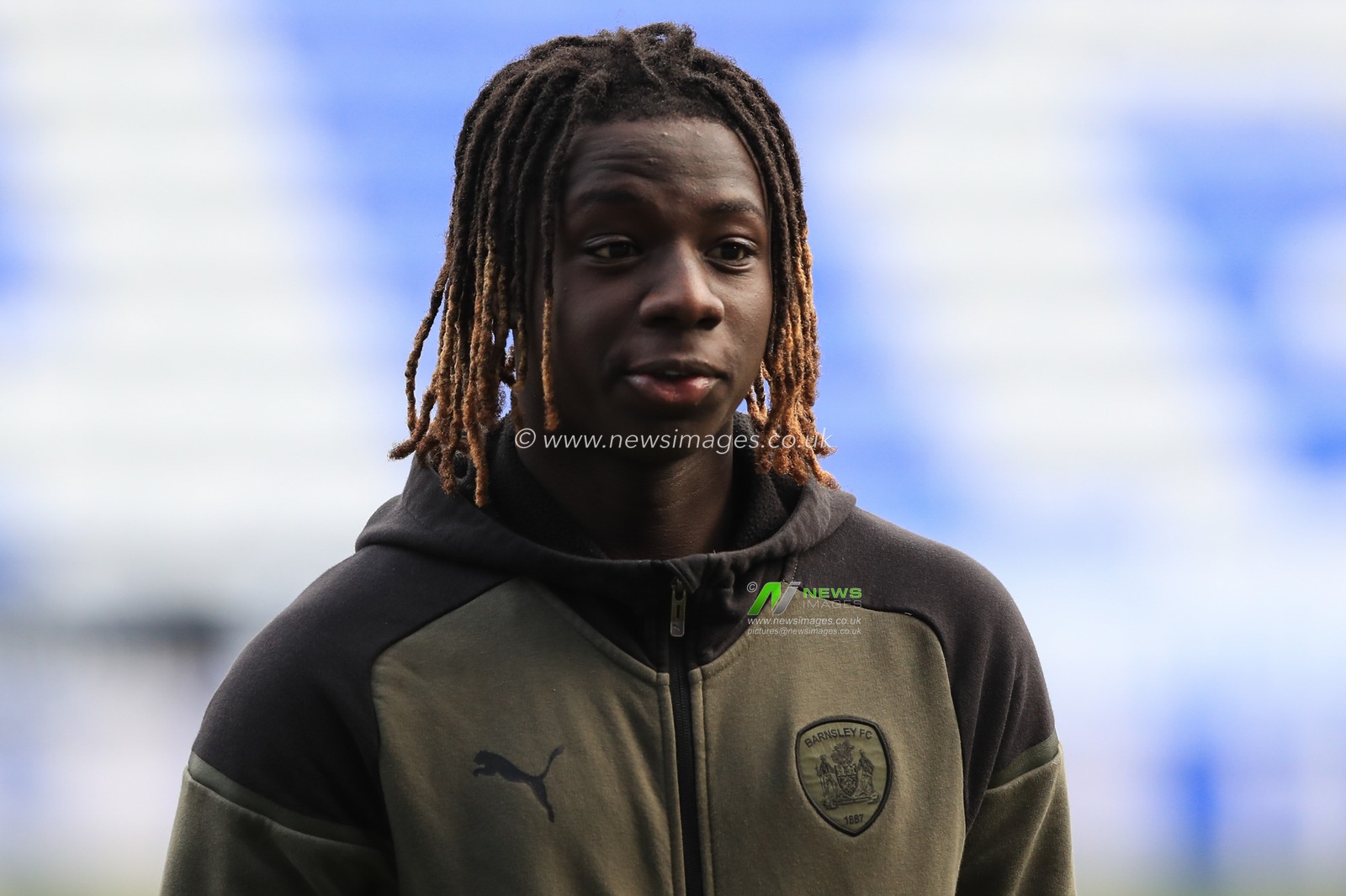 FÃ¡bio JalÃ³ #12 of Barnsley arrives during the Sky Bet League 1 match Reading vs Barnsley at Select Car Leasing Stadium, Reading, United Kingdom, 9th December 2023

(Photo by Alfie Cosgrove/News Images)