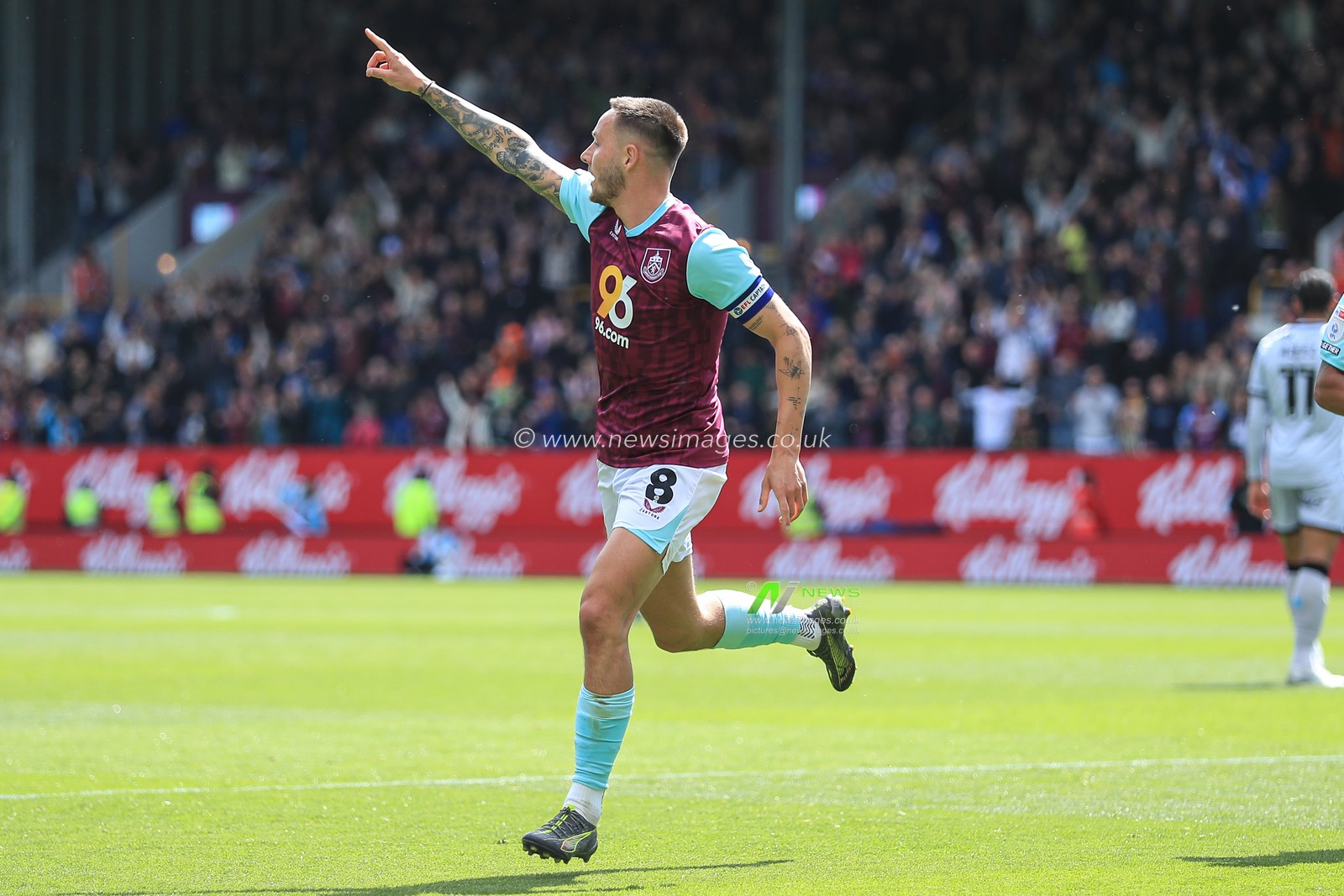 Josh Brownhill of Burnley celebrates goal to make it 1-1 during the Sky Bet Championship match Burnley vs Millwall at Turf Moor, Burnley, United Kingdom, 3rd May 2025

(Photo by Jorge Horsted/News Images)