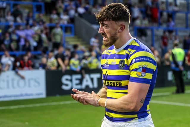 Matty Ashton of Warrington Wolves applauds the fans after the game during the Betfred Super League round 15 match Warrington Wolves vs Leeds Rhinos at The Halliwell Jones Stadium, Warrington, United Kingdom on 18 June 2026

(Photo by Alfie Cosgrove/News Images)
