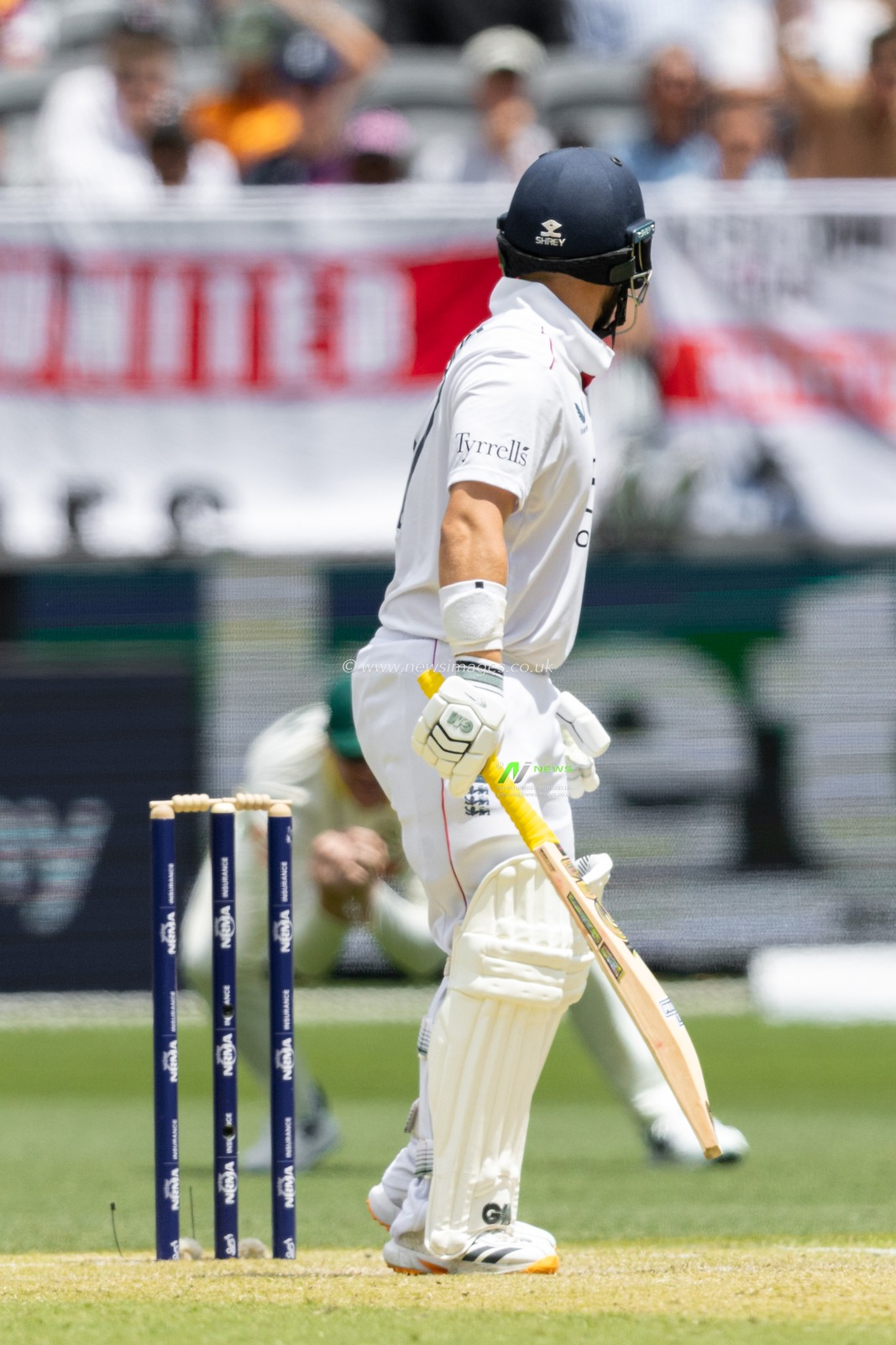Ben Duckett of England gets out caught during the NRMA Insurance Ashes First Test Day 2 Australia vs England at Optus Stadium, Perth, Australia, 22nd November 2025

(Photo by Santanu Banik/News Images)

*** GER AUT SUI OUT ***