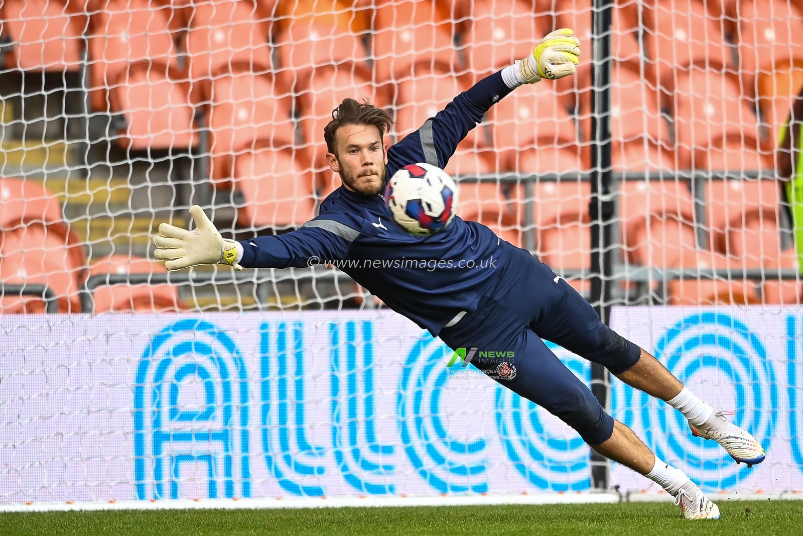 Chris Maxwell #1 of Blackpool during the pre-game warmup  Sky Bet Championship match Blackpool vs Birmingham City at Bloomfield Road, Blackpool, United Kingdom, 10th December 2022

(Photo by Craig Thomas/News Images)