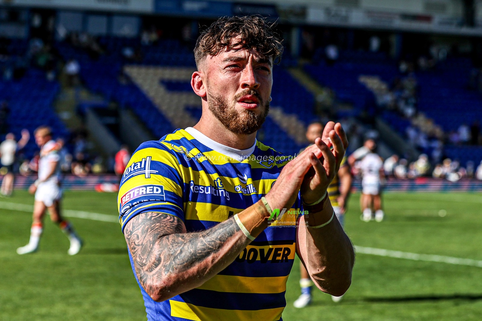 Matty Ashton of Warrington Wolves applauds the fans after the game during the Betfred Super League round 12 match Warrington Wolves vs Bradford Bulls at The Halliwell Jones Stadium, Warrington, United Kingdom on 24 May 2026

(Photo by Alfie Cosgrove/News Images)
