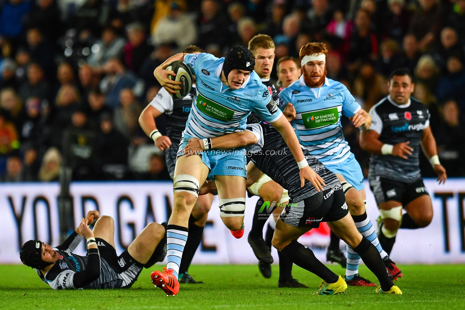 2nd November, Liberty Stadium , Swansea, Wales ; Guinness pro 14's Ospreys Rugby v Glasgow Warriors ;  James King of Ospreys in action

Credit: Craig Thomas/News Images