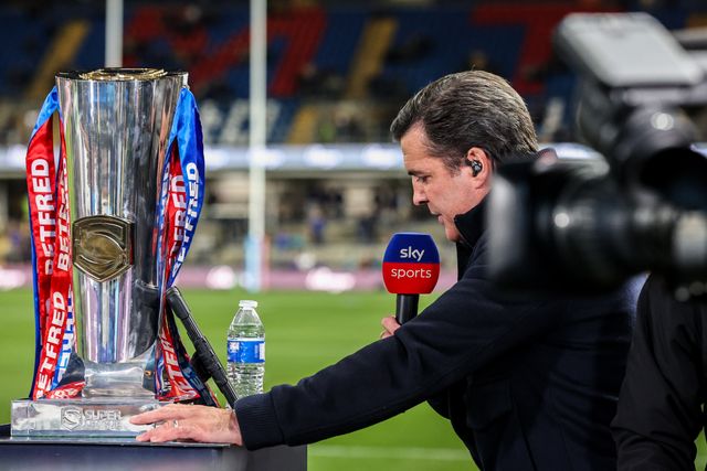 Brian Carney speaks on Sky Sports ahead of the game during the Betfred Super League play-off Eliminator 1 match Leeds Rhinos vs St Helens at Headingley Stadium, Leeds, United Kingdom, 27th September 2025

(Photo by Alfie Cosgrove/News Images)