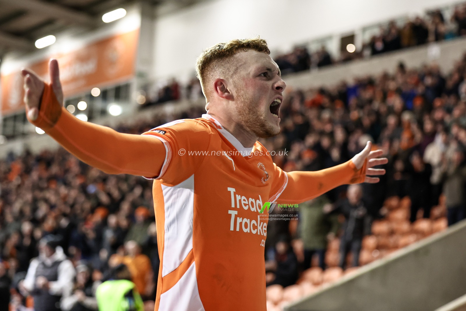 Sonny Carey of Blackpool celebrates his goal to make it 1-0 during the Sky Bet League 1 match Blackpool vs Reading at Bloomfield Road, Blackpool, United Kingdom, 1st April 2025

(Photo by Mark Cosgrove/News Images)