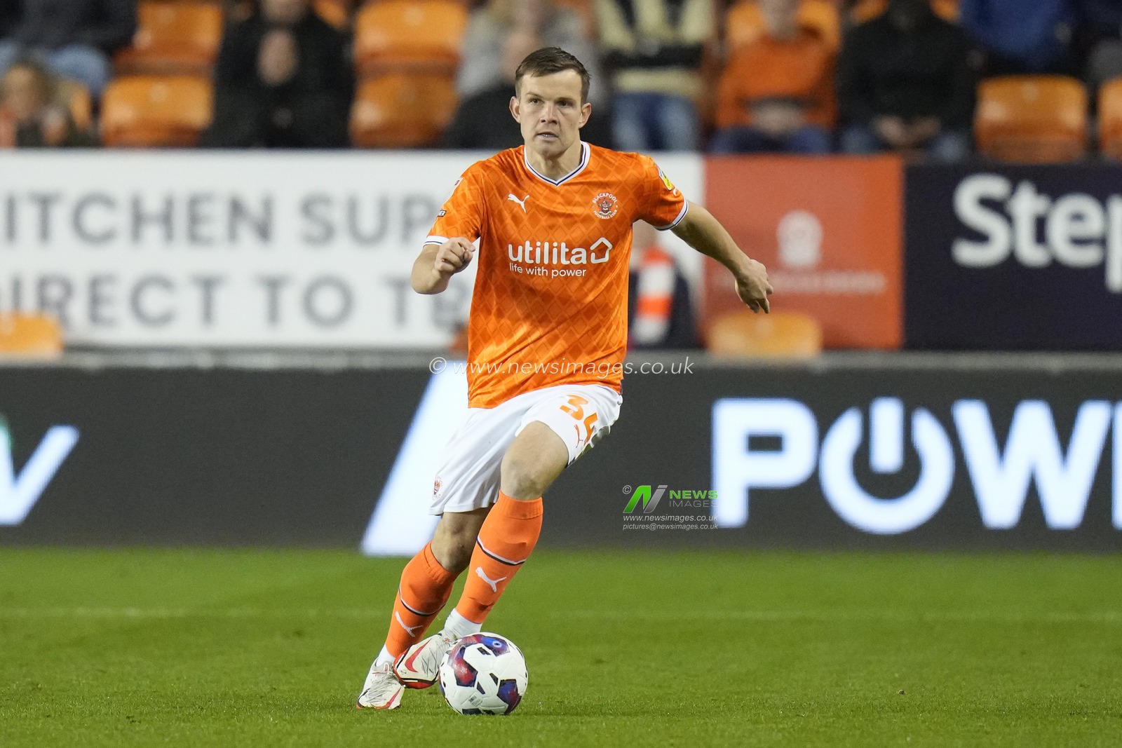 Jordan Thorniley #34 of Blackpool during the Sky Bet Championship match Blackpool vs Hull City at Bloomfield Road, Blackpool, United Kingdom, 19th October 2022

(Photo by Steve Flynn/News Images)
