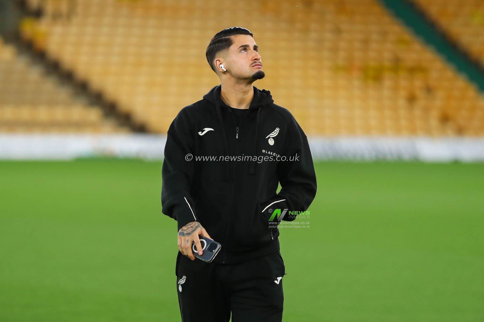 Borja Sainz of Norwich City arrives at Carrow Road prior to the Sky Bet Championship match Norwich City vs Leeds United at Carrow Road, Norwich, United Kingdom, 1st October 2024

(Photo by Izzy Poles/News Images)
