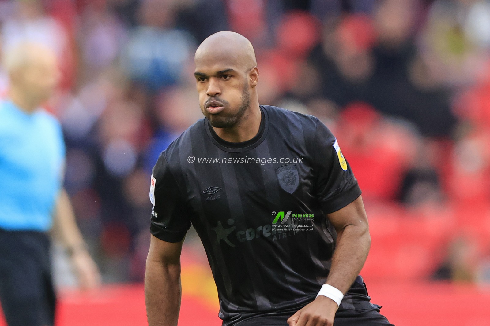 Oscar Estupinan #19 of Hull City during the Sky Bet Championship match Stoke City vs Hull City at Bet365 Stadium, Stoke-on-Trent, United Kingdom, 11th February 2023

(Photo by Conor Molloy/News Images)