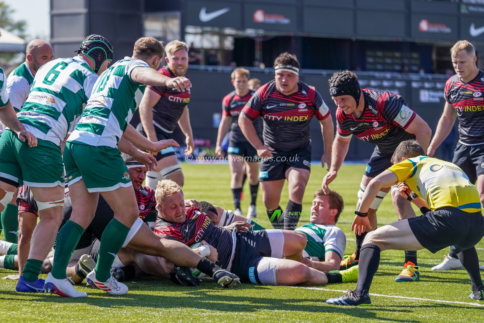 Vincent Koch #3 of Saracens scores a try