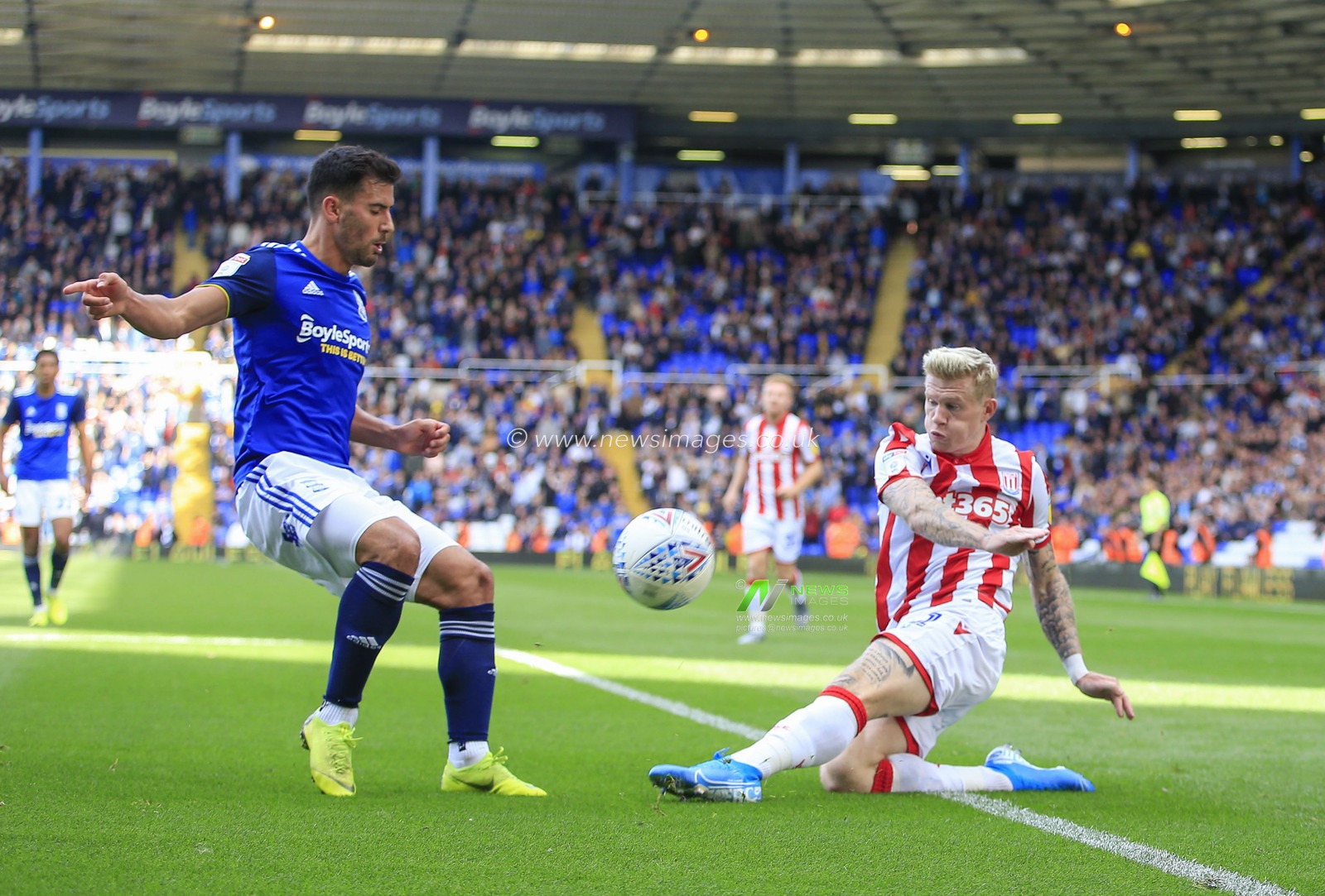 31st August 2019, St Andrew's, Birmingham, England; Sky Bet Championship Football,  Birmingham City vs Stoke City ; James McClean (11) of Stoke City tries to get a cross into the box

Credit: Conor Molloy/News Images


English Football League images are subject to DataCo Licence