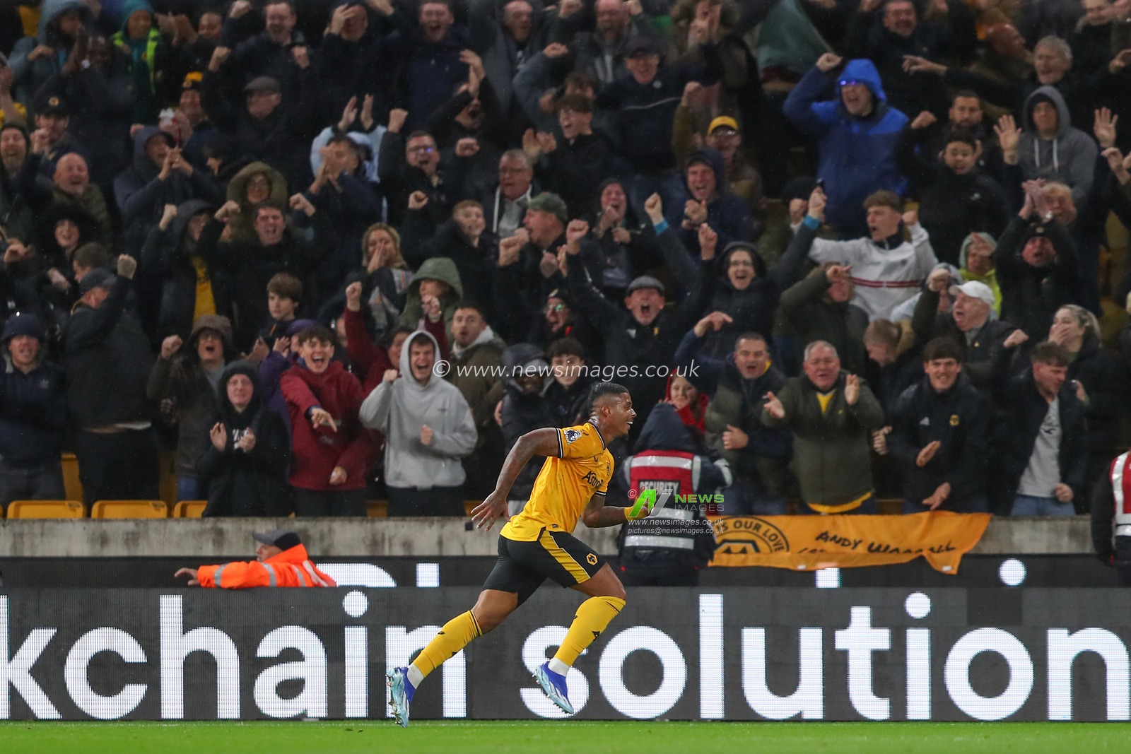 Mario Lemina #5 of Wolverhampton Wanderers celebrates his goal to make it 1-1during the Premier League match Wolverhampton Wanderers vs Newcastle United at Molineux, Wolverhampton, United Kingdom, 28th October 2023

(Photo by Gareth Evans/News Images)