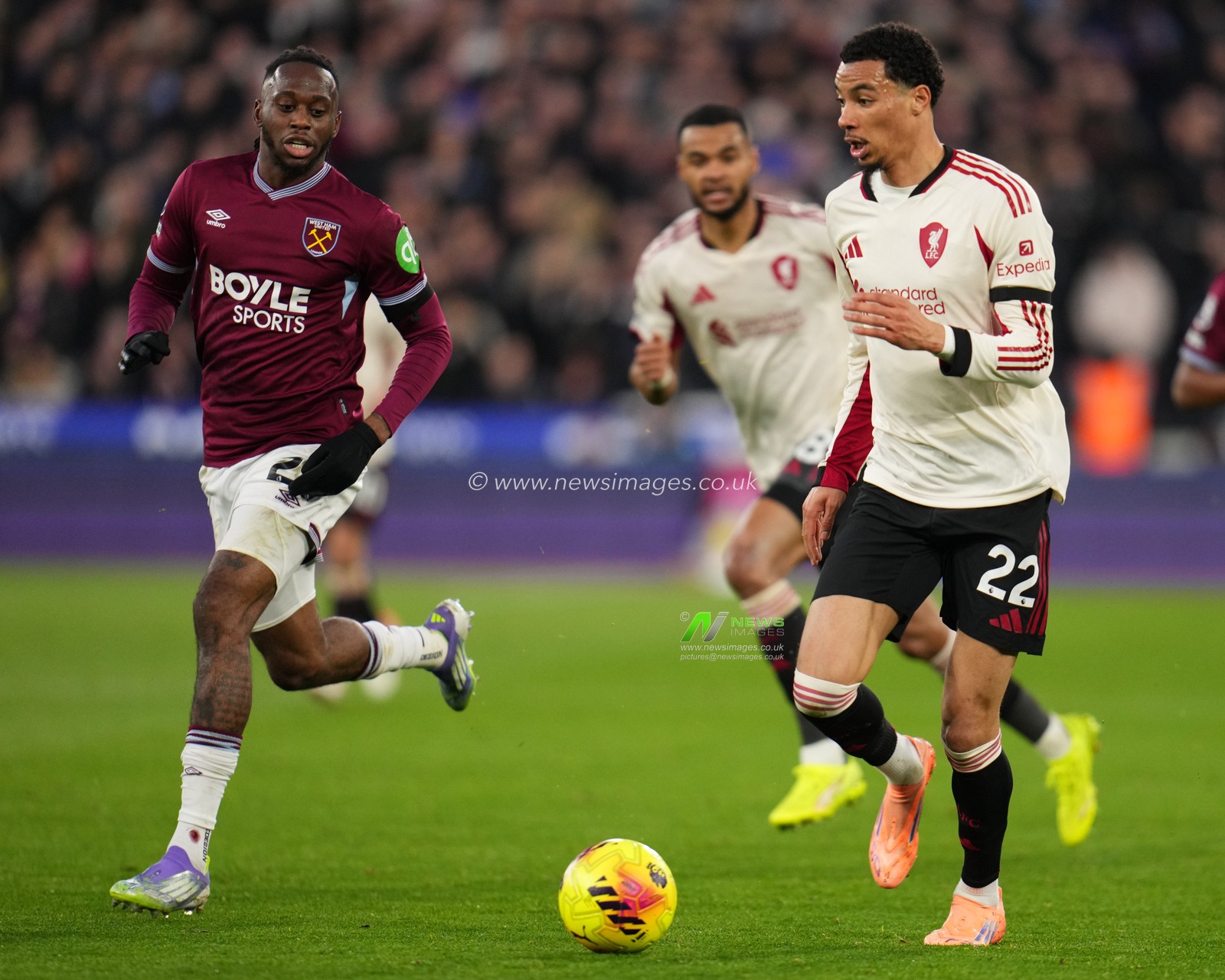 Hugo Ekitike of Liverpool on the ball during the Premier League match West Ham United vs Liverpool at London Stadium, London, United Kingdom, 30th November 2025

(Photo by Harvey Murphy/News Images)

*** GER AUT SUI OUT ***