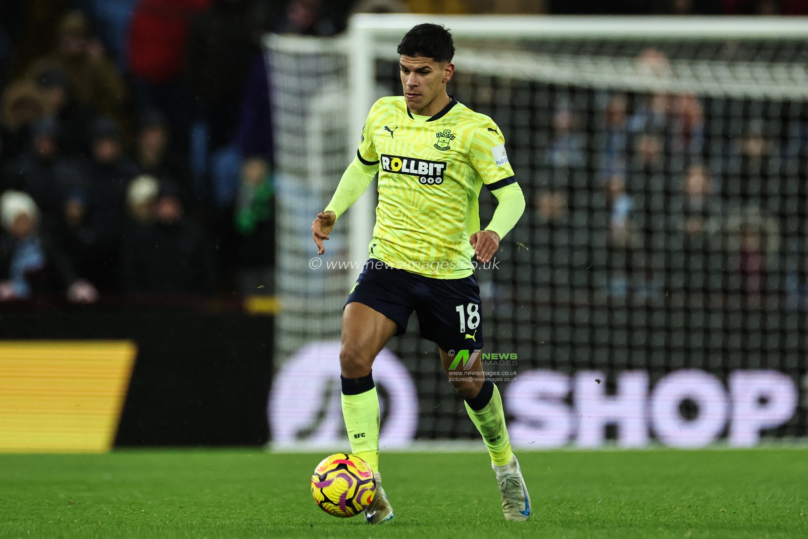 Mateus Fernandes of Southampton goes forward with the ball during the Premier League match Aston Villa vs Southampton at Villa Park, Birmingham, United Kingdom, 7th December 2024

(Photo by Mark Cosgrove/News Images)