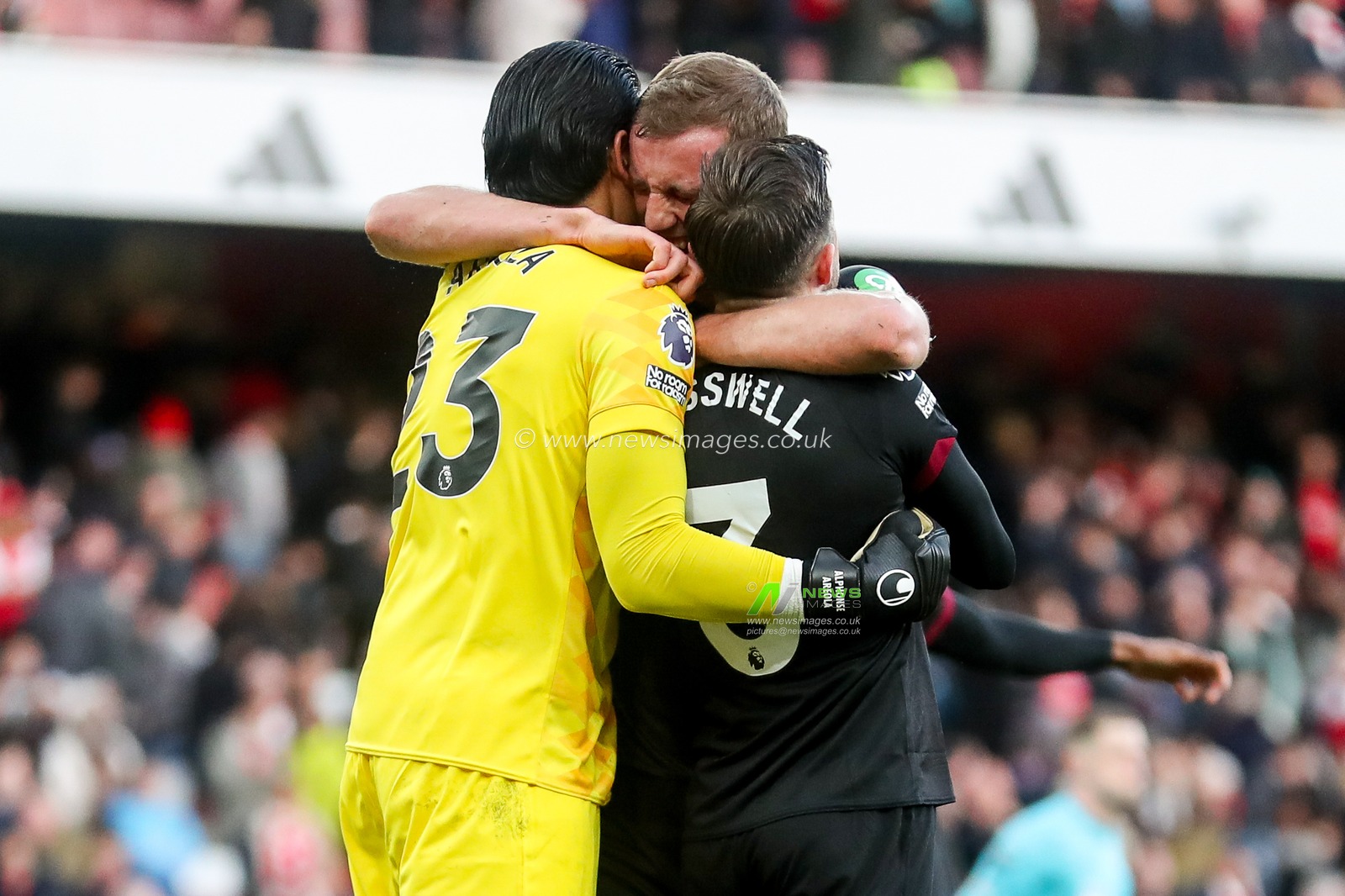 Alphonse Areola celebrates with Tomas Soucek and Aaron Cresswell of West Ham United after the teams victory following the Premier League match Arsenal vs West Ham United at Emirates Stadium, London, United Kingdom, 22nd February 2025

(Photo by Izzy Poles/News Images)