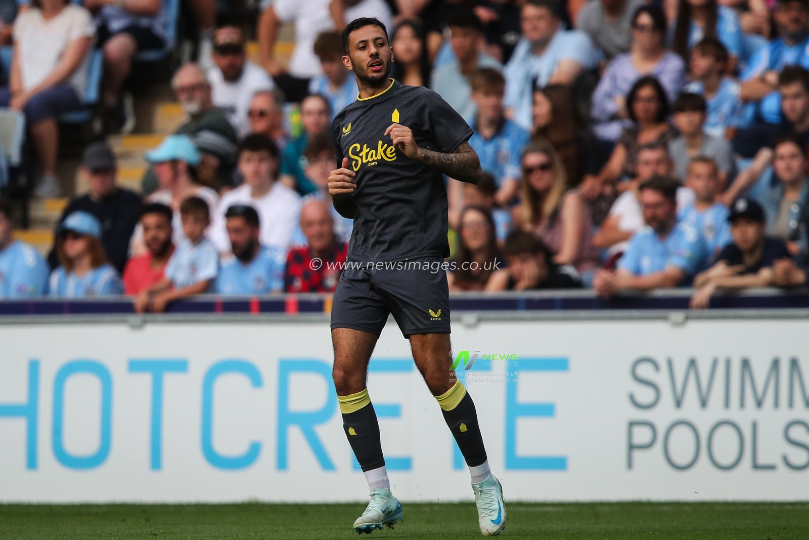 Dwight McNeil of Everton during the Pre-season friendly match Coventry City vs Everton at Coventry Building Society Arena, Coventry, United Kingdom, 30th July 2024

(Photo by Gareth Evans/News Images)